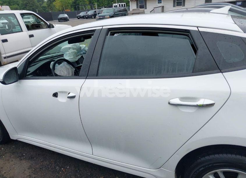 Photo 14 of 2019 Kia Optima LX (VIN 5XXGT4L30KG281916)