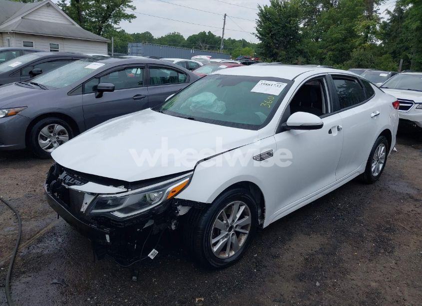Photo 2 of 2019 Kia Optima LX (VIN 5XXGT4L30KG281916)