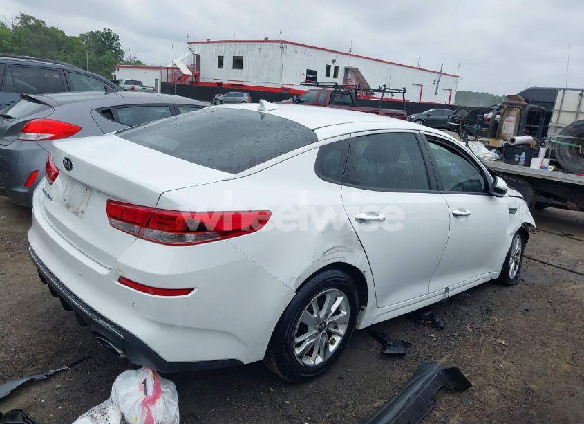 Photo 4 of 2019 Kia Optima LX (VIN 5XXGT4L30KG281916)