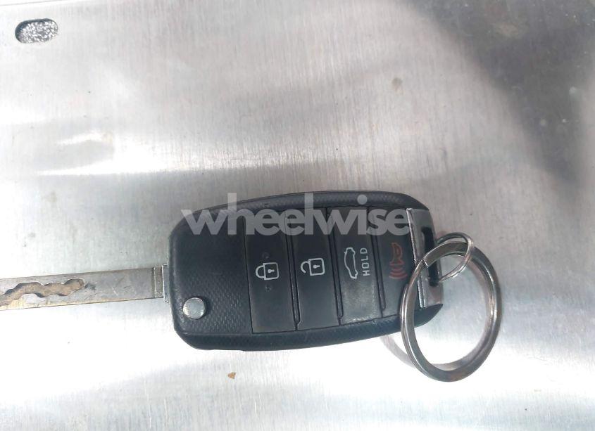 Photo 11 of 2019 Kia Optima LX (VIN 5XXGT4L30KG282063)