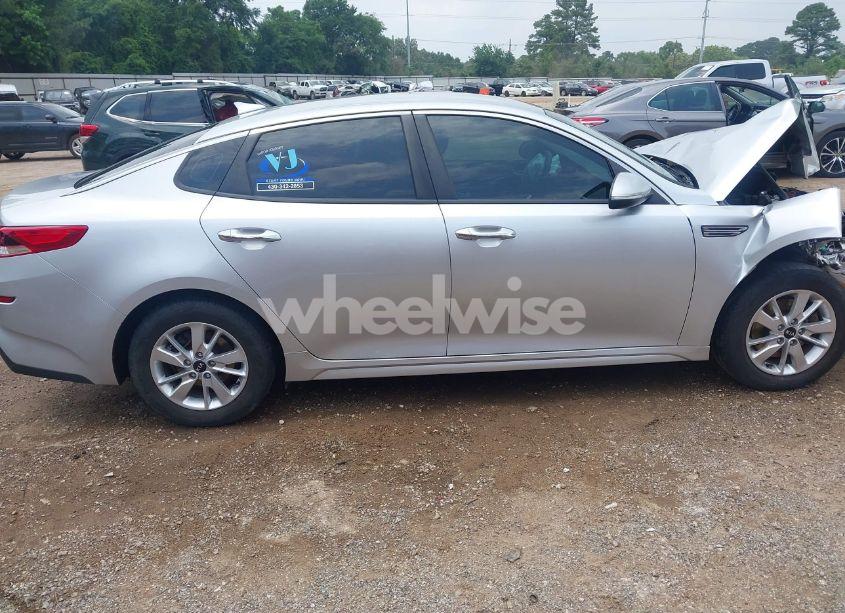 Photo 14 of 2019 Kia Optima LX (VIN 5XXGT4L30KG282063)