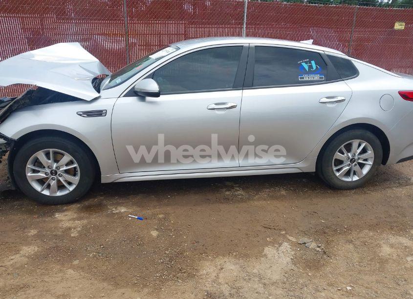 Photo 15 of 2019 Kia Optima LX (VIN 5XXGT4L30KG282063)