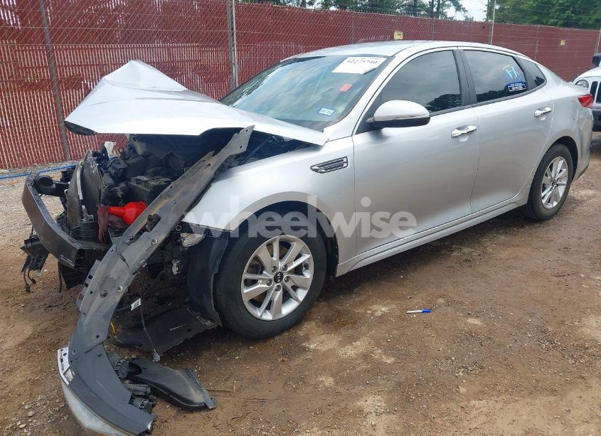 Photo 2 of 2019 Kia Optima LX (VIN 5XXGT4L30KG282063)