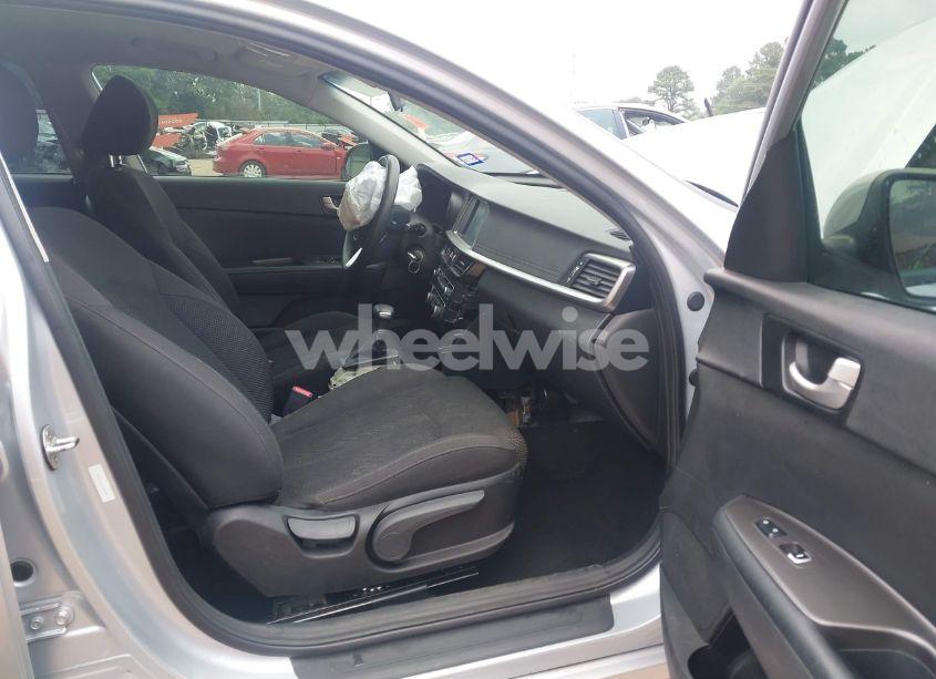 Photo 5 of 2019 Kia Optima LX (VIN 5XXGT4L30KG282063)