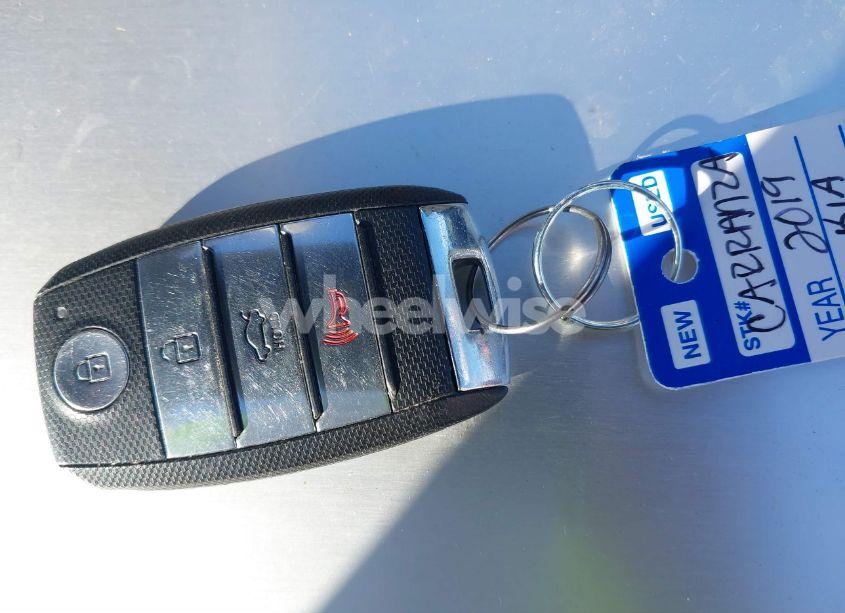 Photo 11 of 2019 Kia Optima S (VIN 5XXGT4L30KG283780)