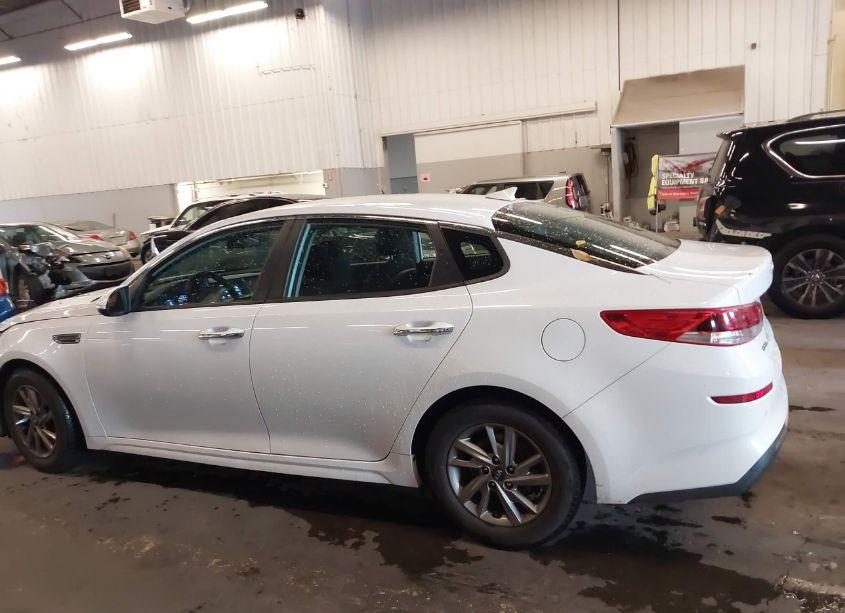 Photo 13 of 2019 Kia Optima LX/S (VIN 5XXGT4L30KG284119)