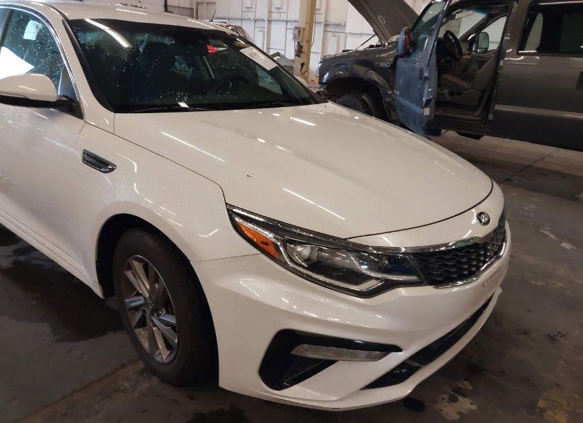 Photo 6 of 2019 Kia Optima LX/S (VIN 5XXGT4L30KG284119)