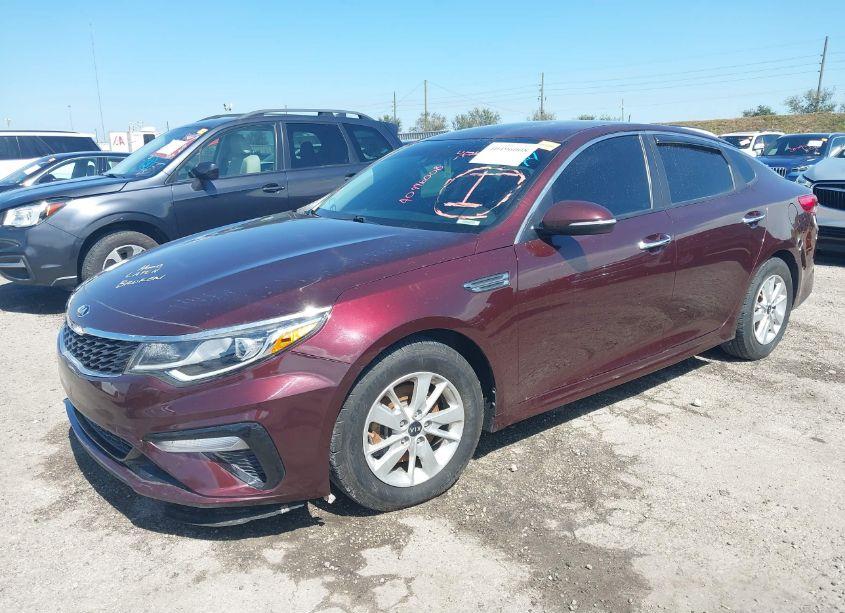 Photo 2 of 2019 Kia Optima LX (VIN 5XXGT4L30KG285450)