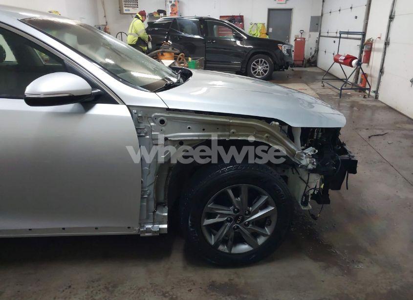 Photo 19 of 2019 Kia Optima LX (VIN 5XXGT4L30KG290244)