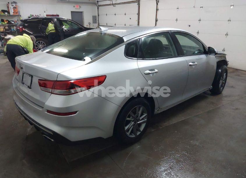 Photo 4 of 2019 Kia Optima LX (VIN 5XXGT4L30KG290244)