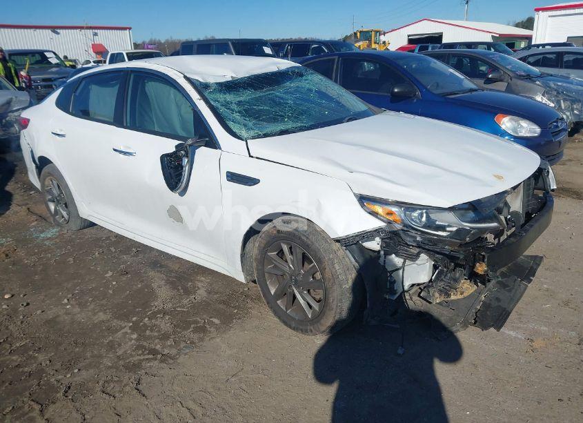2019 Kia Optima LX (VIN 5XXGT4L30KG299090) main photo