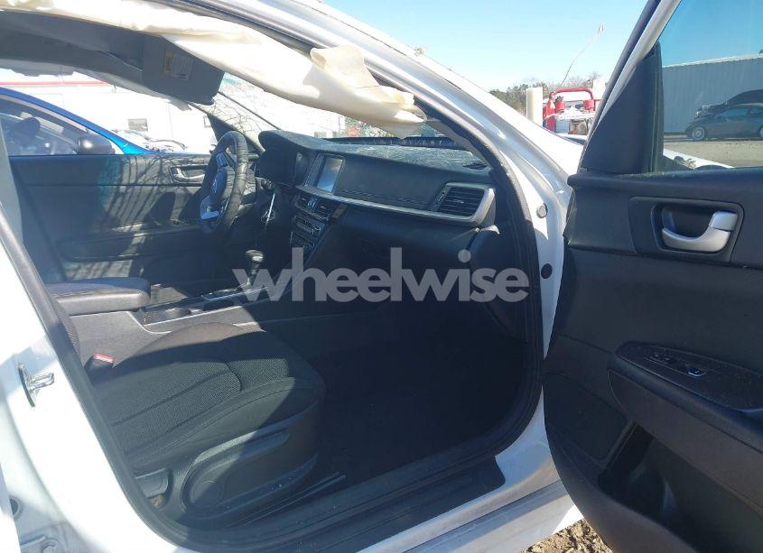 Photo 5 of 2019 Kia Optima LX (VIN 5XXGT4L30KG299090)