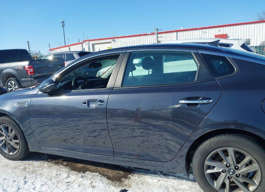 Photo 15 of 2019 Kia Optima LX (VIN 5XXGT4L30KG299378)