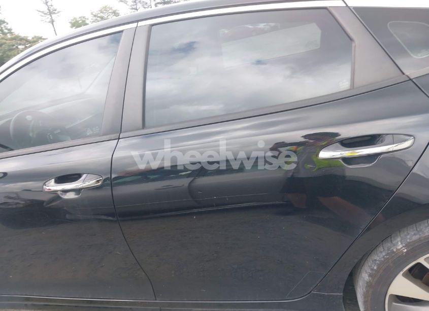 Photo 14 of 2019 Kia Optima S (VIN 5XXGT4L30KG302263)