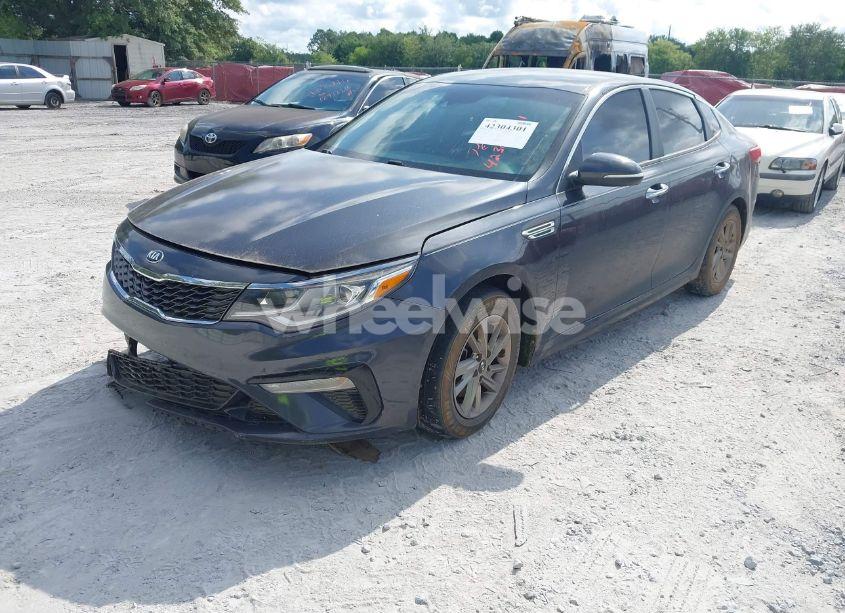 Photo 2 of 2019 Kia Optima LX (VIN 5XXGT4L30KG303445)
