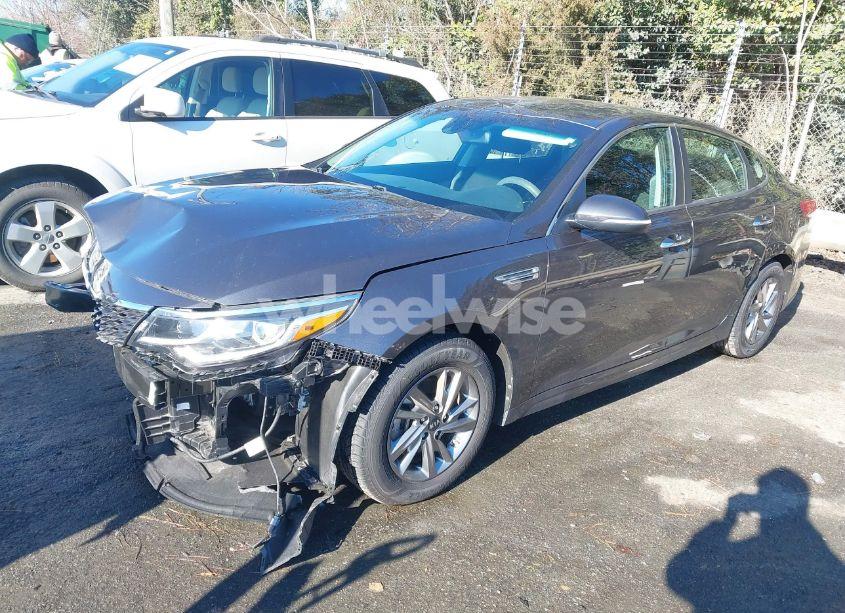 Photo 2 of 2019 Kia Optima LX (VIN 5XXGT4L30KG308497)