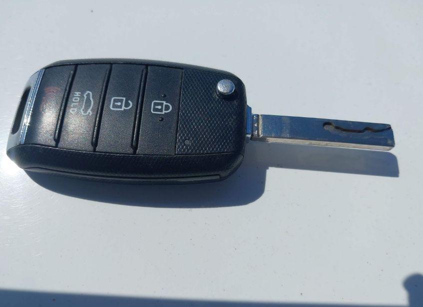 Photo 11 of 2019 Kia Optima LX (VIN 5XXGT4L30KG309262)