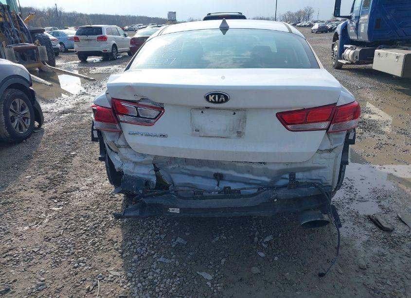 Photo 16 of 2019 Kia Optima LX (VIN 5XXGT4L30KG322805)
