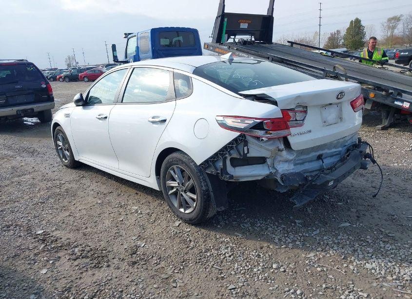 Photo 3 of 2019 Kia Optima LX (VIN 5XXGT4L30KG322805)