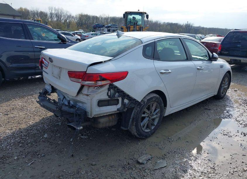 Photo 4 of 2019 Kia Optima LX (VIN 5XXGT4L30KG322805)