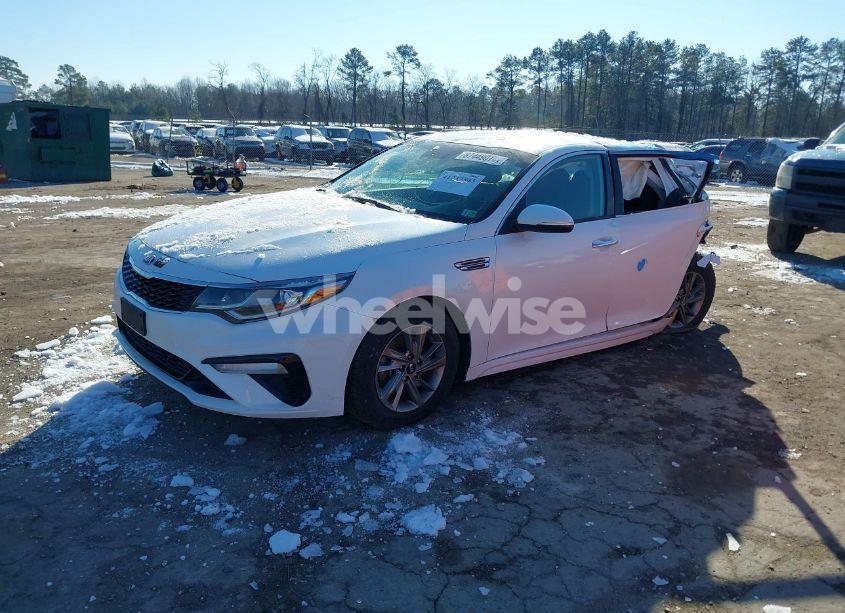 Photo 2 of 2019 Kia Optima LX (VIN 5XXGT4L30KG326093)