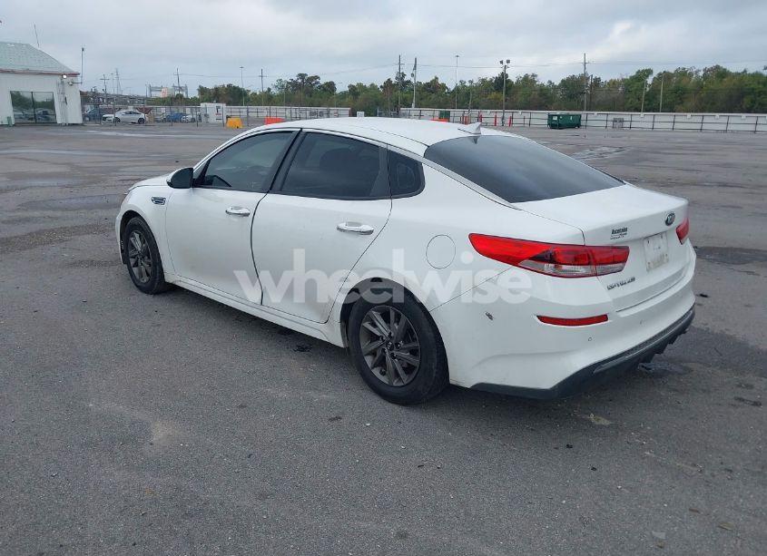 Photo 3 of 2019 Kia Optima LX (VIN 5XXGT4L30KG336770)