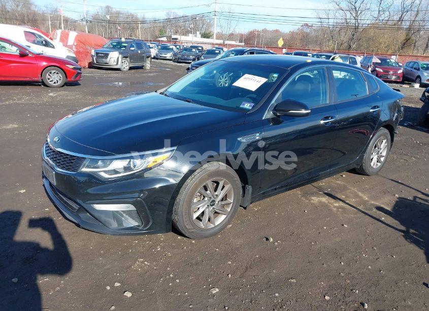 Photo 2 of 2019 Kia Optima LX (VIN 5XXGT4L30KG344626)