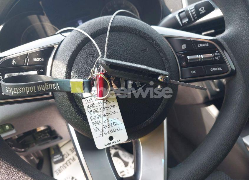 Photo 11 of 2019 Kia Optima LX (VIN 5XXGT4L30KG348112)