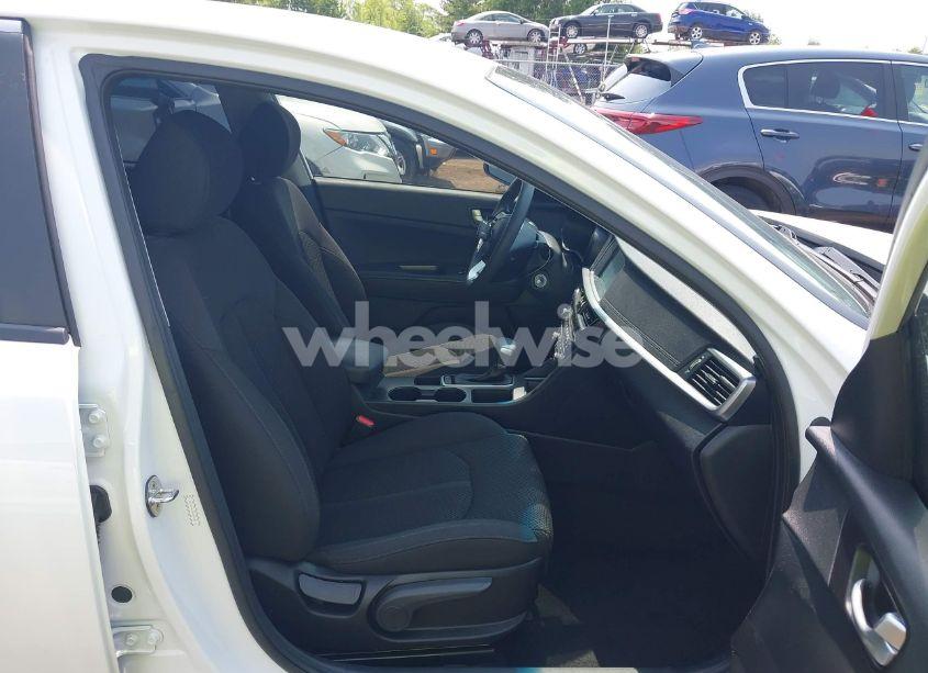 Photo 5 of 2019 Kia Optima LX (VIN 5XXGT4L30KG348112)