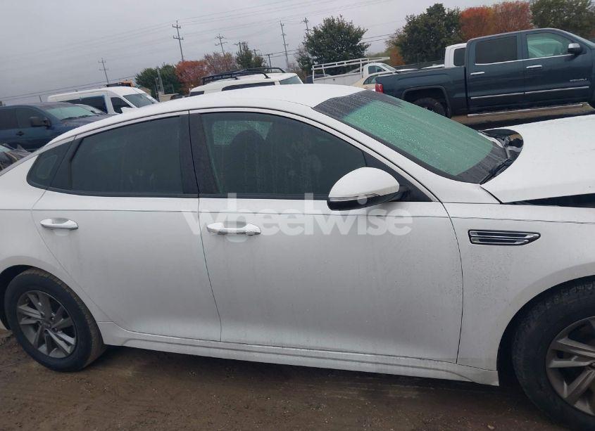 Photo 14 of 2019 Kia Optima LX (VIN 5XXGT4L30KG350958)