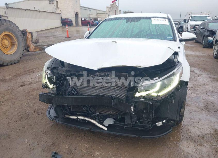 Photo 6 of 2019 Kia Optima LX (VIN 5XXGT4L30KG350958)