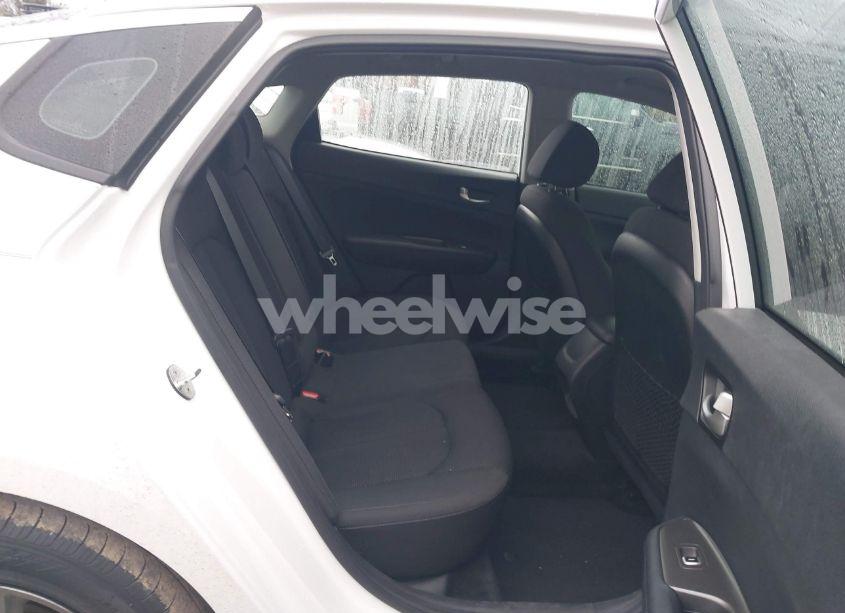 Photo 8 of 2019 Kia Optima LX (VIN 5XXGT4L30KG350958)