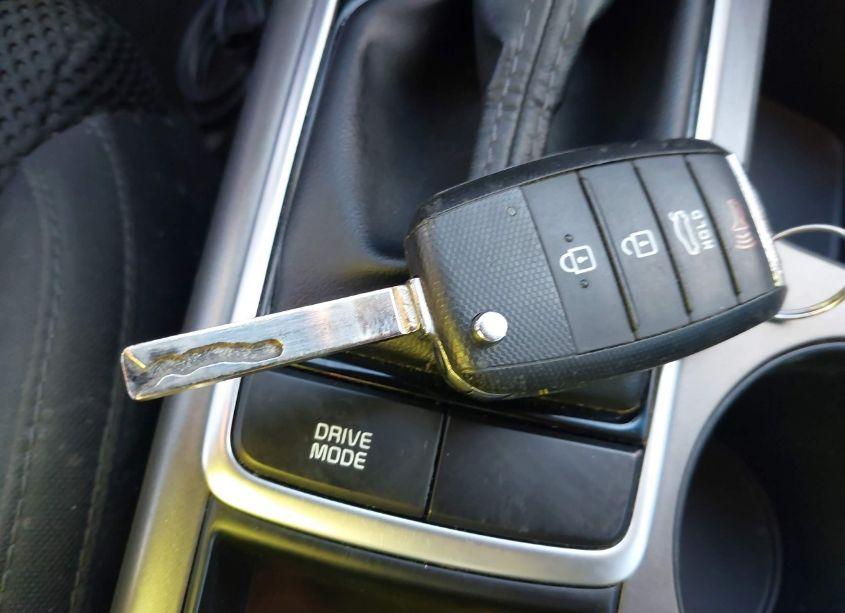 Photo 11 of 2019 Kia Optima LX (VIN 5XXGT4L30KG355562)