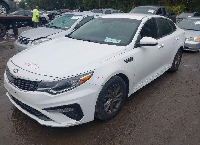 Photo 2 of 2020 Kia Optima LX (VIN 5XXGT4L30LG384187)