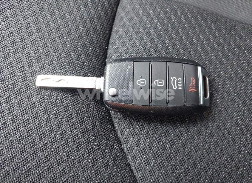 Photo 11 of 2016 Kia Optima LX (VIN 5XXGT4L31GG024240)