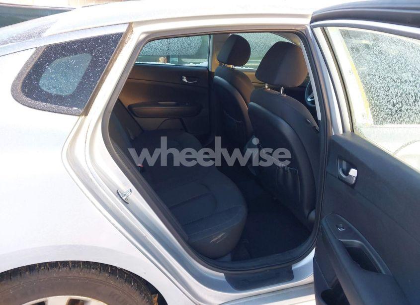 Photo 8 of 2016 Kia Optima LX (VIN 5XXGT4L31GG044553)