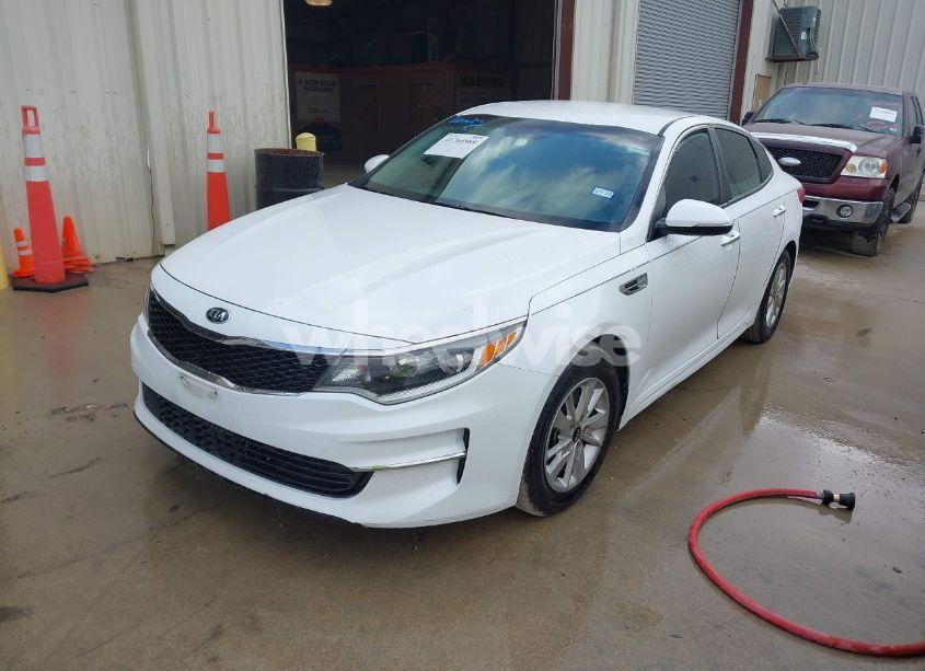 Photo 2 of 2016 Kia Optima LX (VIN 5XXGT4L31GG050885)