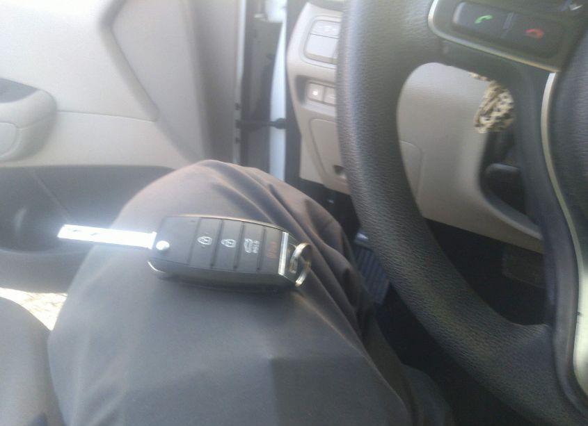 Photo 11 of 2016 Kia Optima LX (VIN 5XXGT4L31GG056234)