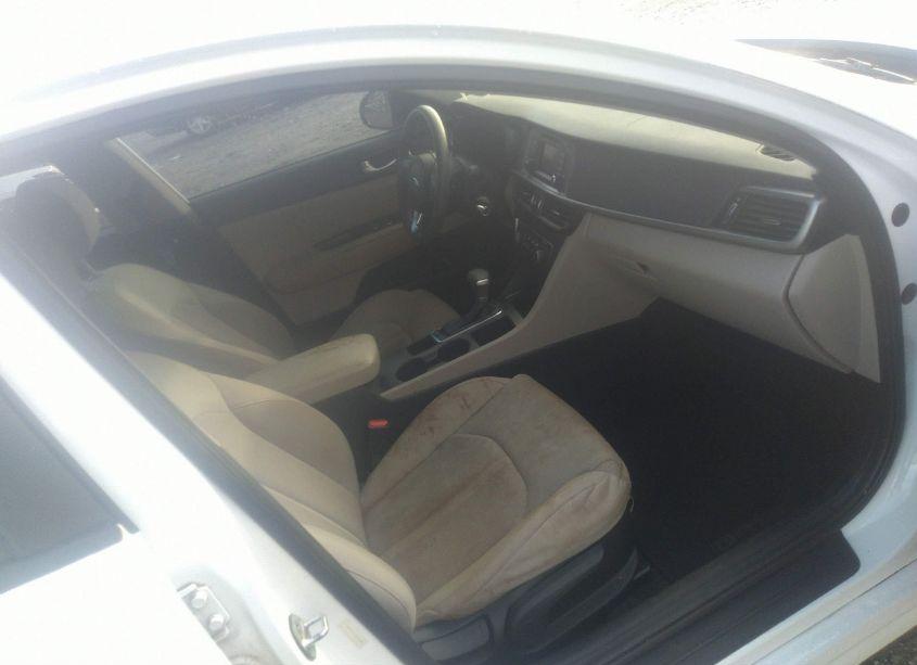 Photo 5 of 2016 Kia Optima LX (VIN 5XXGT4L31GG056234)