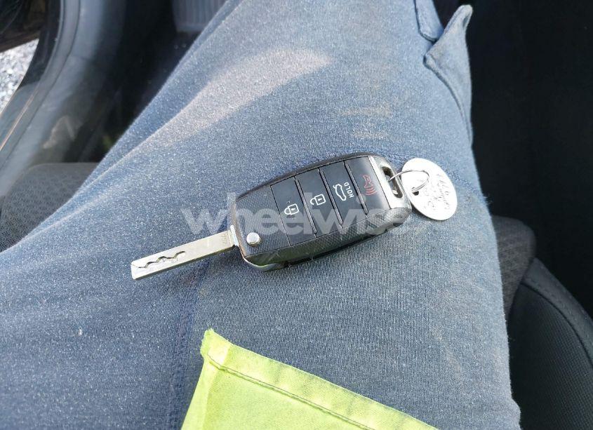 Photo 11 of 2016 Kia Optima LX (VIN 5XXGT4L31GG089797)