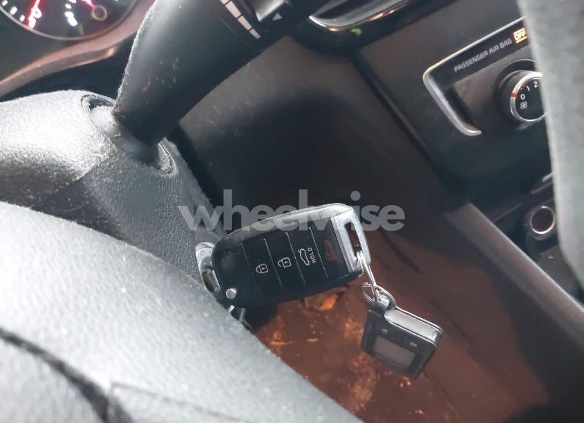 Photo 11 of 2016 Kia Optima LX (VIN 5XXGT4L31GG113595)