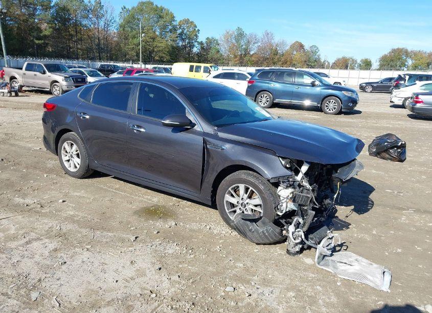 2017 Kia Optima LX (VIN 5XXGT4L31HG146565) main photo