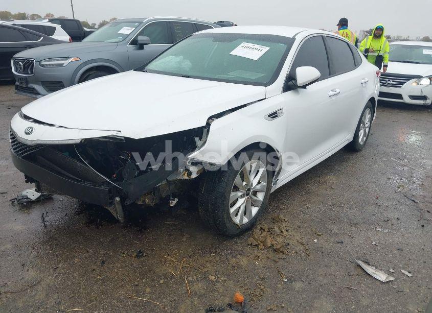 Photo 2 of 2017 Kia Optima LX (VIN 5XXGT4L31HG149496)