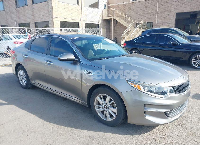2017 Kia Optima LX (VIN 5XXGT4L31HG165276) main photo