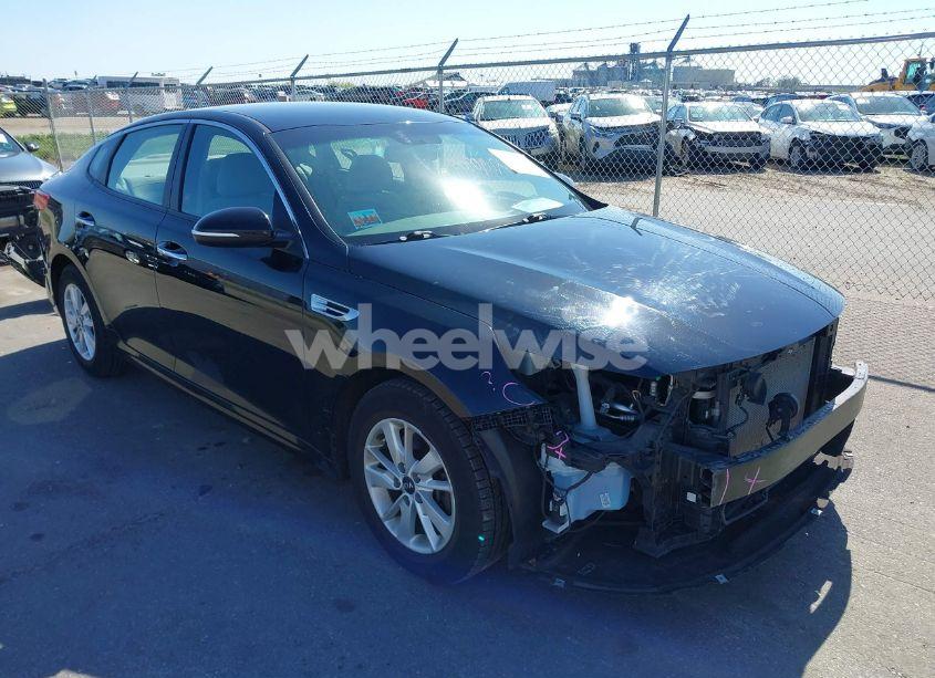 2017 Kia Optima LX (VIN 5XXGT4L31HG169408) main photo