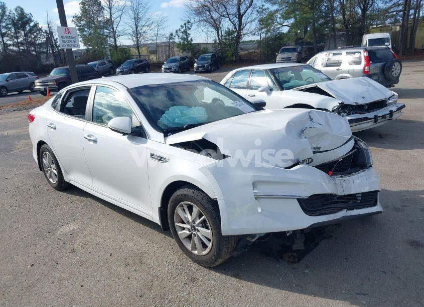 2017 Kia Optima LX (VIN 5XXGT4L31HG178013) main photo