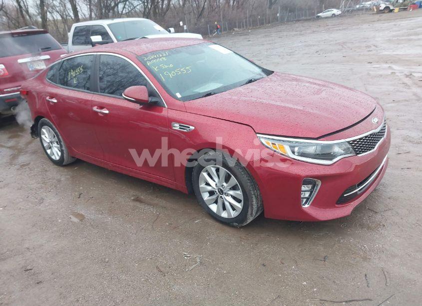 2018 Kia Optima S (VIN 5XXGT4L31JG190555) main photo