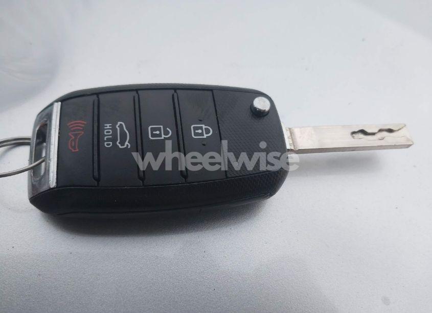 Photo 11 of 2018 Kia Optima S (VIN 5XXGT4L31JG190555)