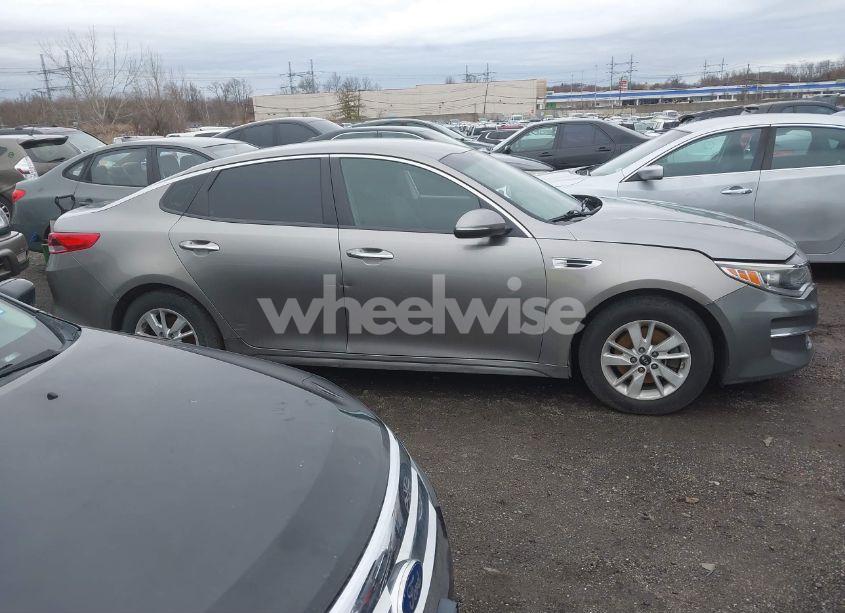 Photo 13 of 2018 Kia Optima LX (VIN 5XXGT4L31JG209542)
