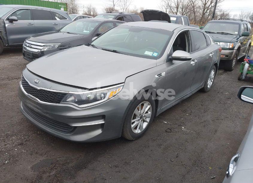 Photo 2 of 2018 Kia Optima LX (VIN 5XXGT4L31JG209542)